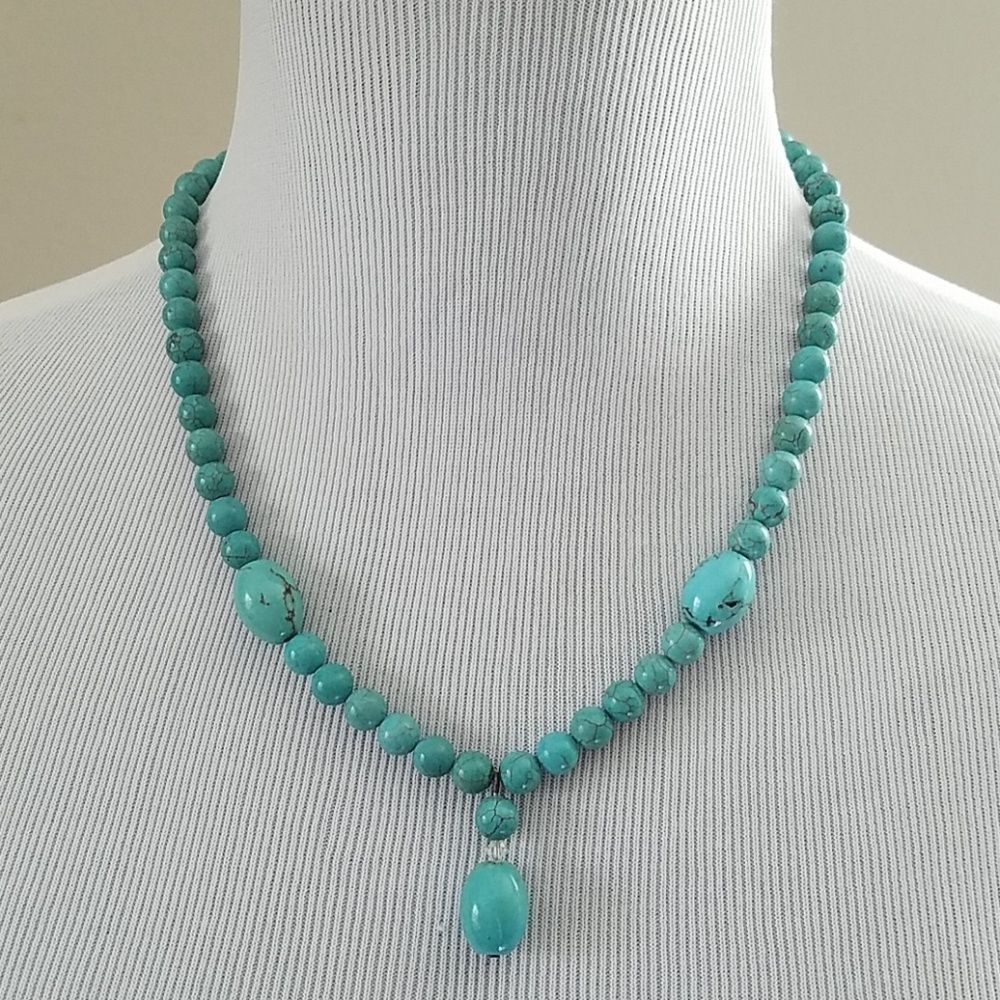Faux turquoise beaded necklace howlite